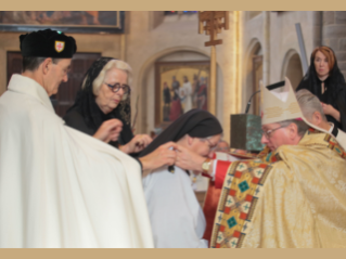 Une chanoinesse régulière du Saint-Sépulcre devient une Religieuse-Dame de l’Ordre
